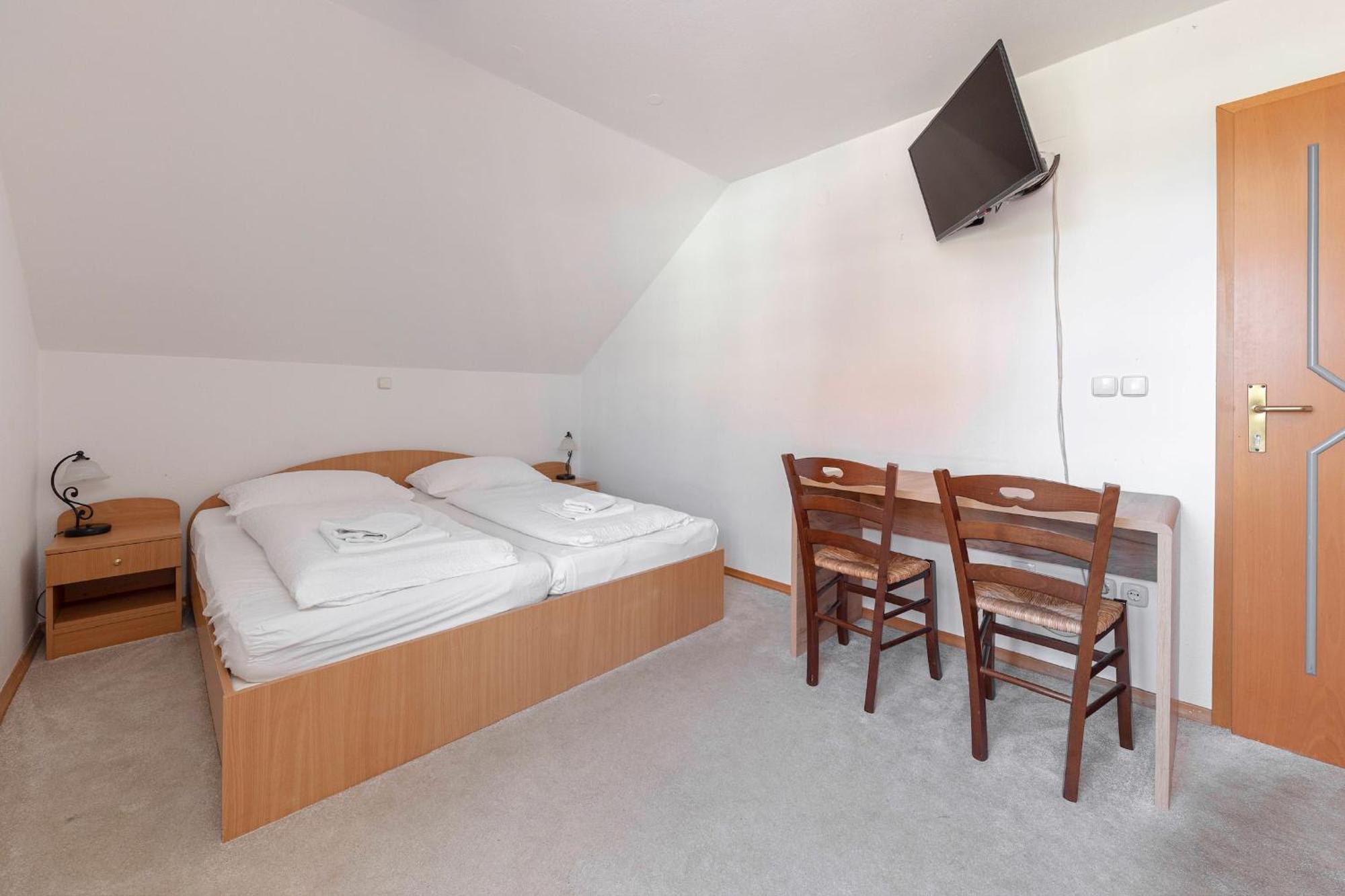 Gostilna Logar Hotel Hotemaze Exterior foto