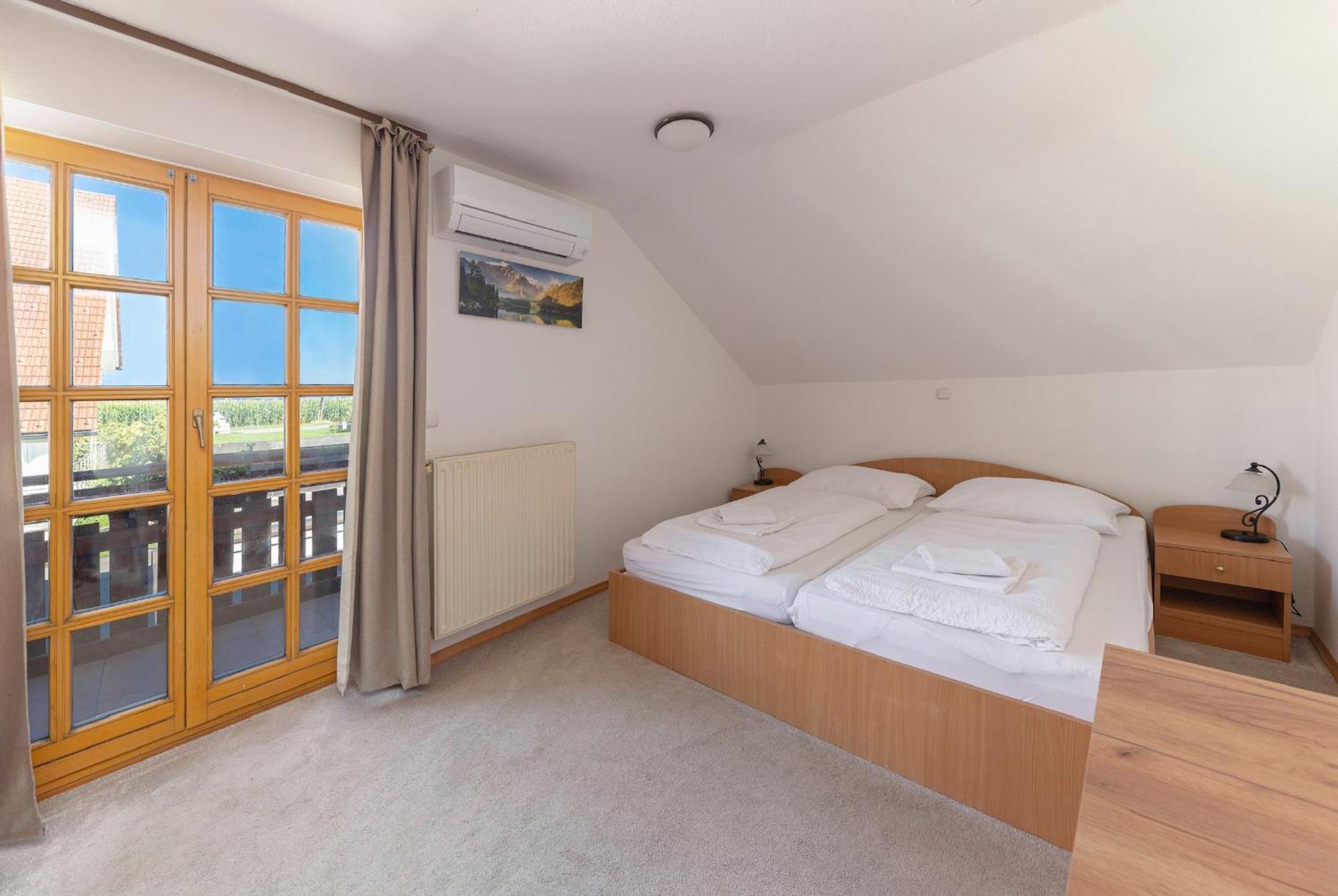 Gostilna Logar Hotel Hotemaze Exterior foto