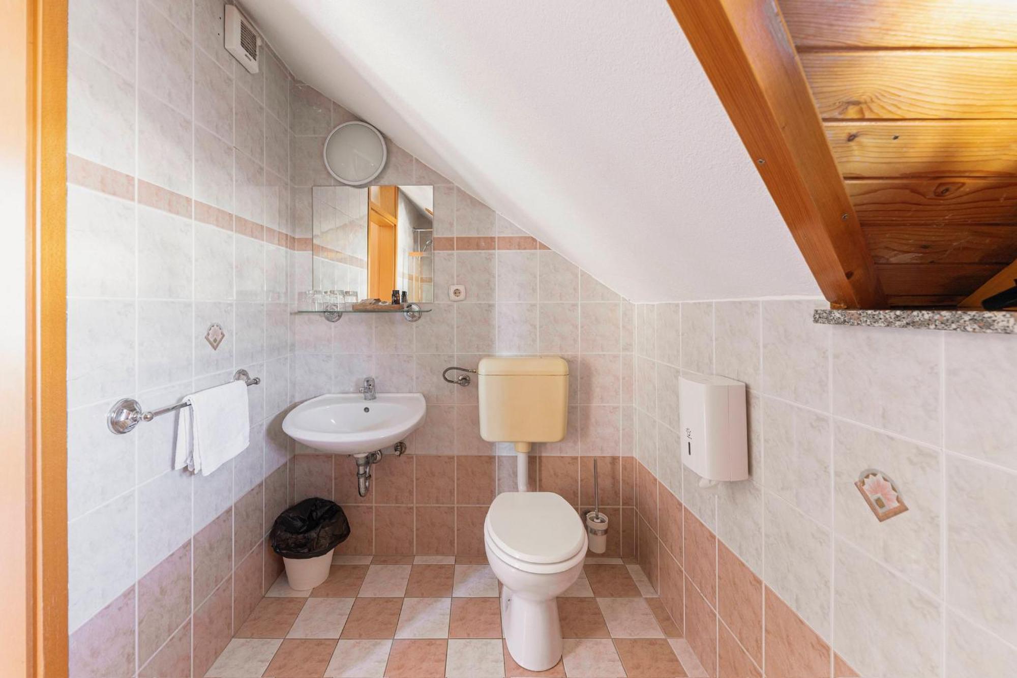 Gostilna Logar Hotel Hotemaze Exterior foto